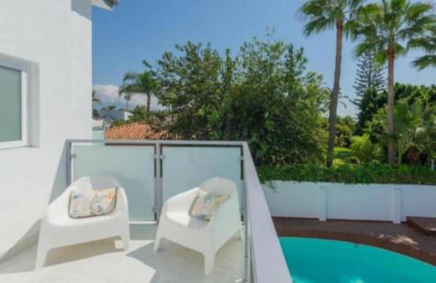 Villa/Maison de 4 chambres à louer à Nueva Andalucia avec piscine garage - 7 000 € (Ref: 9636230)