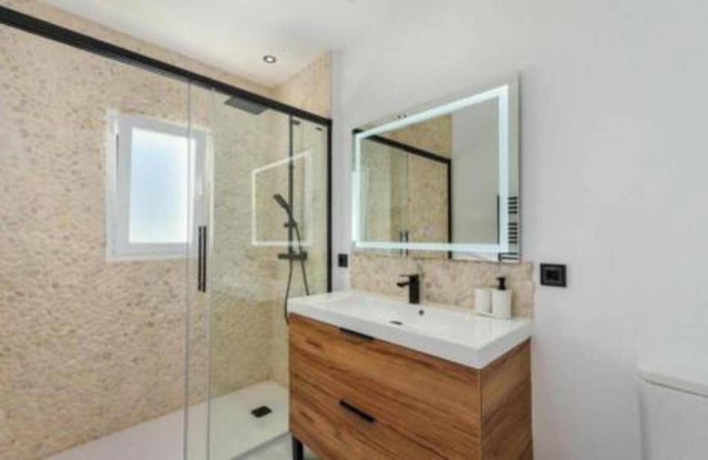 Villa/Maison de 4 chambres à louer à Nueva Andalucia avec piscine garage - 7 000 € (Ref: 9636230)