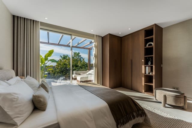 4 soverom Kjedet enebolig til salgs i Lomas De Marbella, Marbella med svømmebasseng garasje - € 2 595 000 (Ref: 9636231)