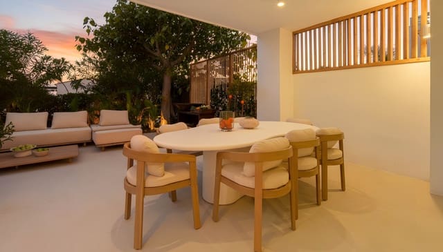 4 soverom Kjedet enebolig til salgs i Lomas De Marbella, Marbella med svømmebasseng garasje - € 2 595 000 (Ref: 9636231)