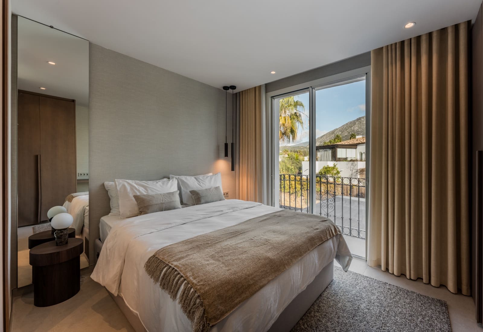 4 soveværelse Semi-Rækkehus til salg i Marbella med swimmingpool garage - € 2.595.000 (Ref: 9636231)
