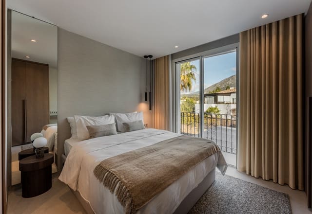 4 sovrum Semi-fristående Villa till salu i Lomas De Marbella, Marbella med pool garage - 2 595 000 € (Ref: 9636231)