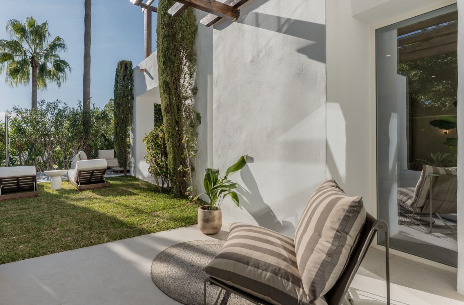 4 soveværelse Semi-Rækkehus til salg i Marbella med swimmingpool garage - € 2.595.000 (Ref: 9636231)