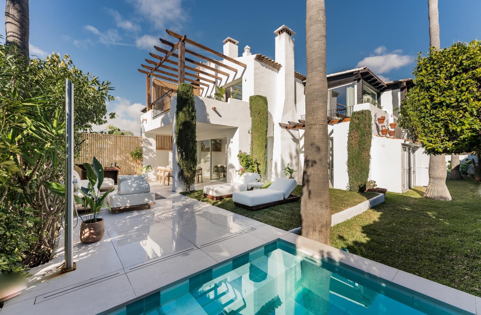 4 soveværelse Semi-Rækkehus til salg i Marbella med swimmingpool garage - € 2.595.000 (Ref: 9636231)