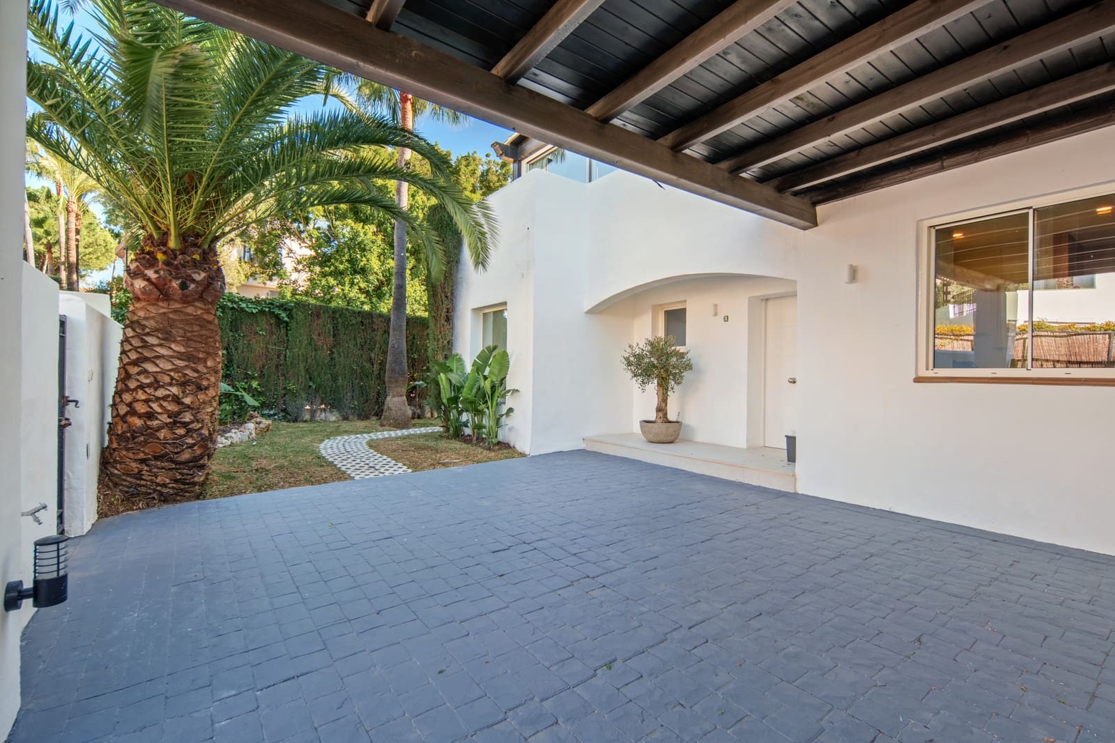 4 soveværelse Semi-Rækkehus til salg i Marbella med swimmingpool garage - € 2.595.000 (Ref: 9636231)