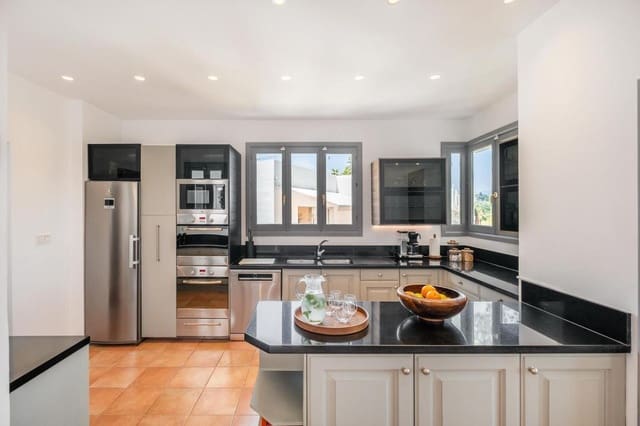 7 bedroom Villa for rent in Nueva Andalucía Centro, Marbella with pool garage - € 20,000 (Ref: 9636232)
