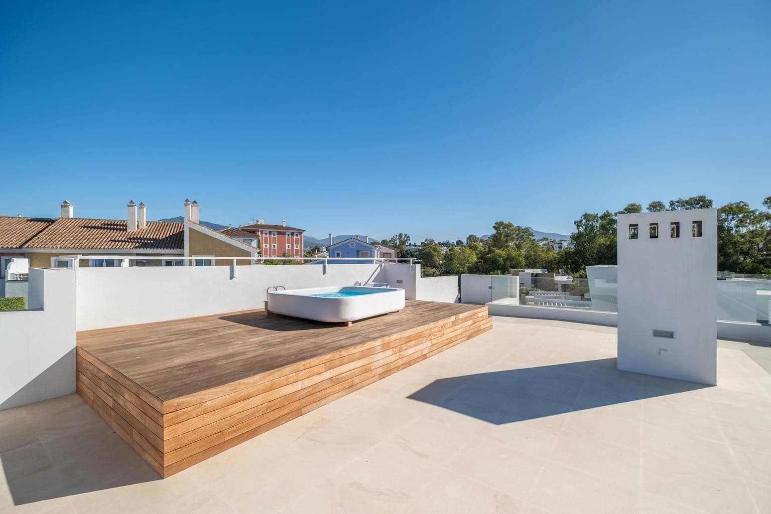 Villa/Maison de 6 chambres à louer à Estepona avec piscine garage - 18 000 € (Ref: 9636233)