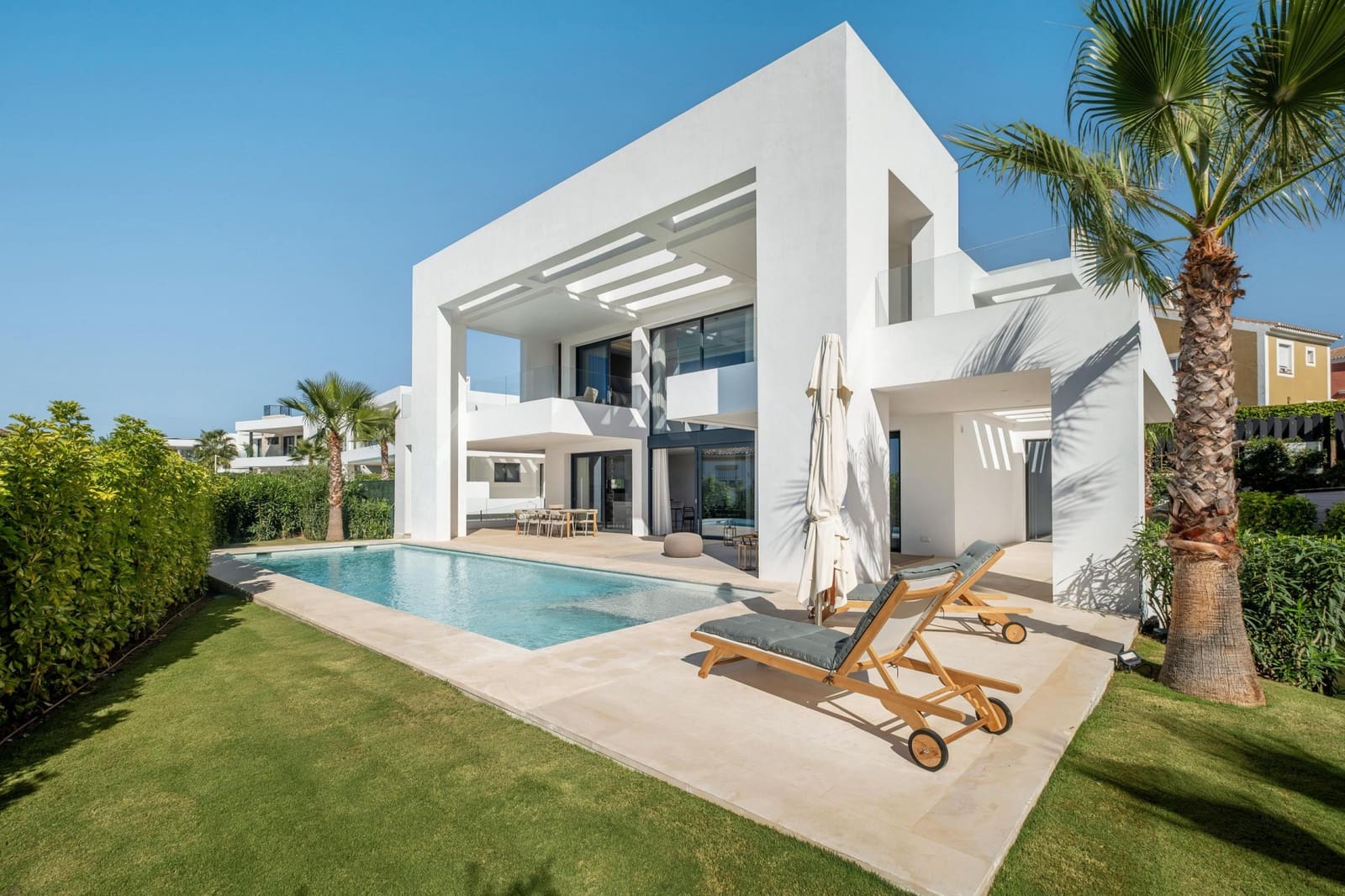 6 bedroom Villa for rent in Estepona with pool garage - € 18,000 (Ref: 9636233)
