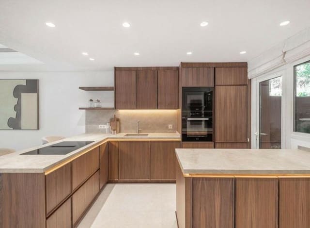 4 makuuhuone Paritalo vuokrattavana paikassa Lomas De Marbella, Marbella mukana uima-altaan 
autotalli - 15 000 € (Ref: 9643635)