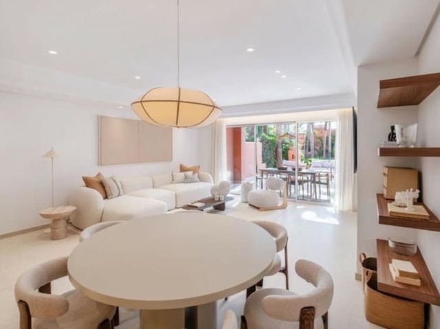 4 makuuhuone Paritalo vuokrattavana paikassa Lomas De Marbella, Marbella mukana uima-altaan 
autotalli - 15 000 € (Ref: 9643635)