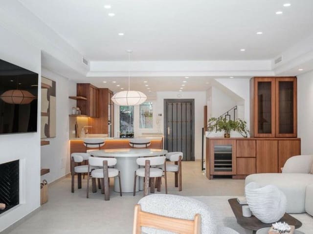 4 makuuhuone Paritalo vuokrattavana paikassa Lomas De Marbella, Marbella mukana uima-altaan 
autotalli - 15 000 € (Ref: 9643635)