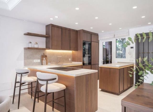 4 bedroom Semi-detached Villa for rent in Lomas De Marbella, Marbella with pool garage - € 15,000 (Ref: 9643635)