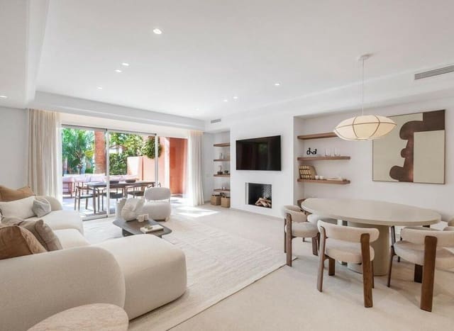4 bedroom Semi-detached Villa for rent in Lomas De Marbella, Marbella with pool garage - € 15,000 (Ref: 9643635)