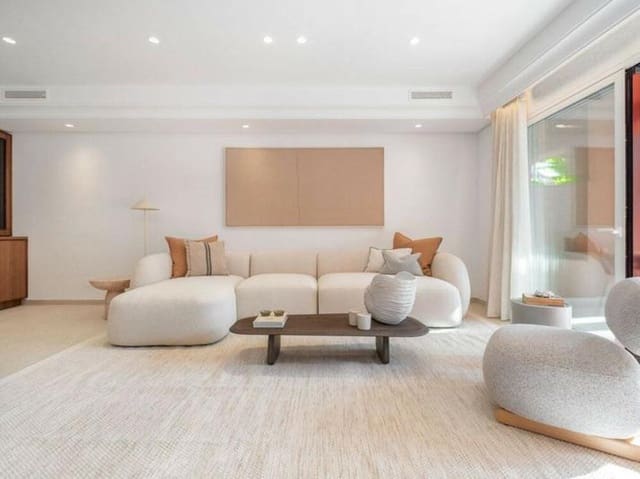 4 bedroom Semi-detached Villa for rent in Lomas De Marbella, Marbella with pool garage - € 15,000 (Ref: 9643635)