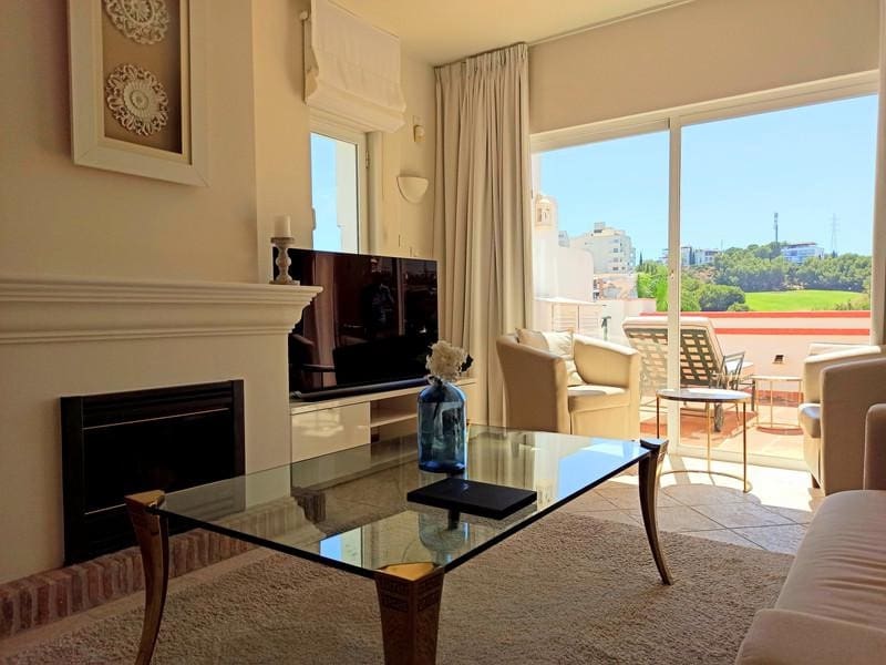 2 soverom Penthouse til salgs i Mijas Costa med garasje - € 469 000 (Ref: 9643636)