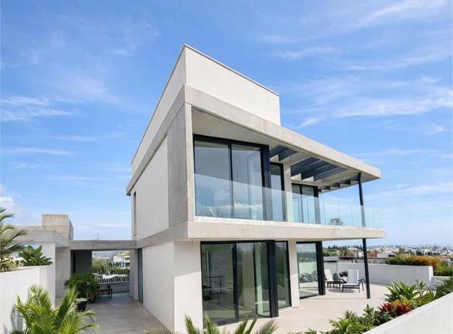 4 sypialnia Willa na sprzedaż w Los Naranjos, Marbella z basenem garażem - 3 450 000 € (Ref: 9643637)