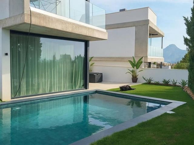 Villa/Maison de 4 chambres à louer à Los Naranjos, Marbella avec piscine garage - 12 000 € (Ref: 9643638)