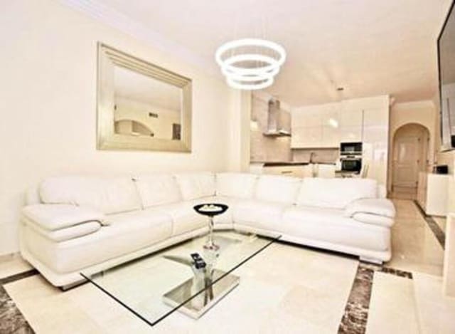 Appartement de 3 chambres à louer à Las Brisas, Marbella avec piscine garage - 2 600 € (Ref: 9646736)