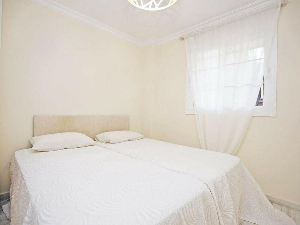 Appartement de 3 chambres à louer à Marbella avec piscine garage - 2 600 € (Ref: 9646736)