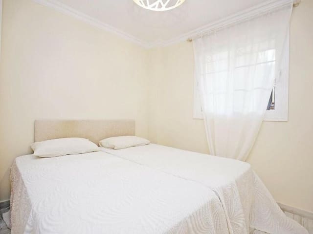 Appartement de 3 chambres à louer à Las Brisas, Marbella avec piscine garage - 2 600 € (Ref: 9646736)