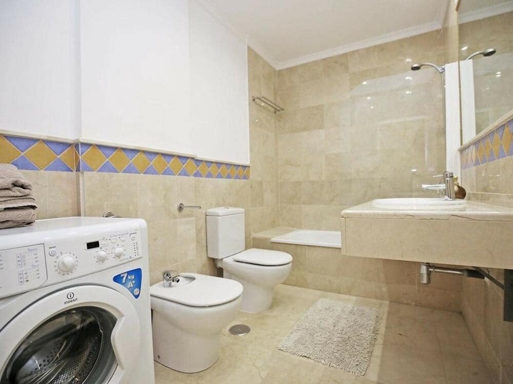 Appartement de 3 chambres à louer à Marbella avec piscine garage - 2 600 € (Ref: 9646736)