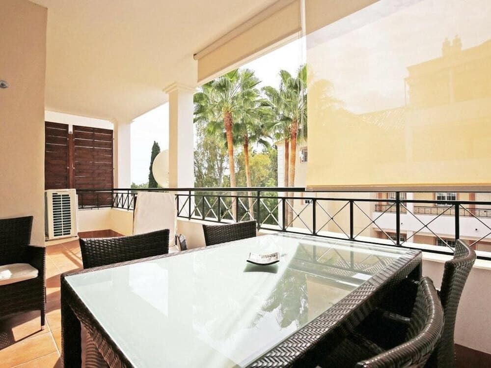 Appartement de 3 chambres à louer à Marbella avec piscine garage - 2 600 € (Ref: 9646736)