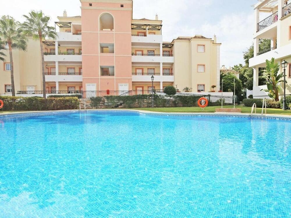 Appartement de 3 chambres à louer à Marbella avec piscine garage - 2 600 € (Ref: 9646736)