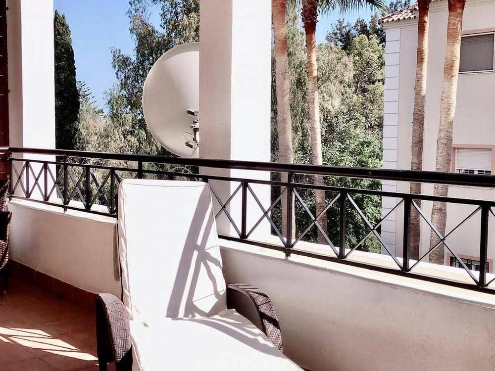 Appartement de 3 chambres à louer à Marbella avec piscine garage - 2 600 € (Ref: 9646736)