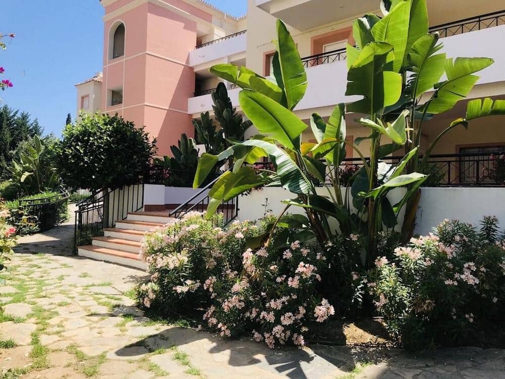 Appartement de 3 chambres à louer à Marbella avec piscine garage - 2 600 € (Ref: 9646736)