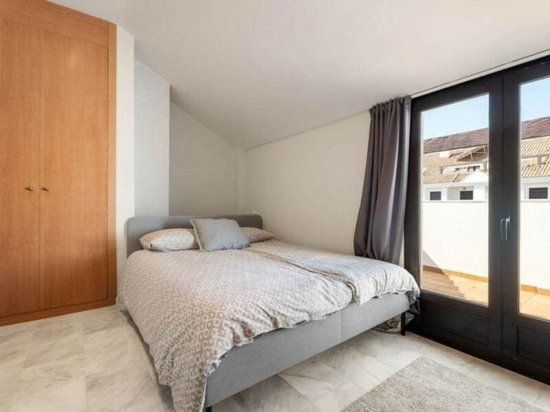 4 camera da letto Casa da affittare in Riviera del Sol con piscina garage - 3.500 € (Rif: 9646737)