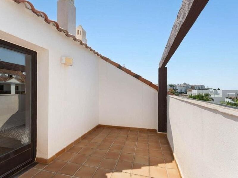 4 camera da letto Casa da affittare in Riviera del Sol con piscina garage - 3.500 € (Rif: 9646737)