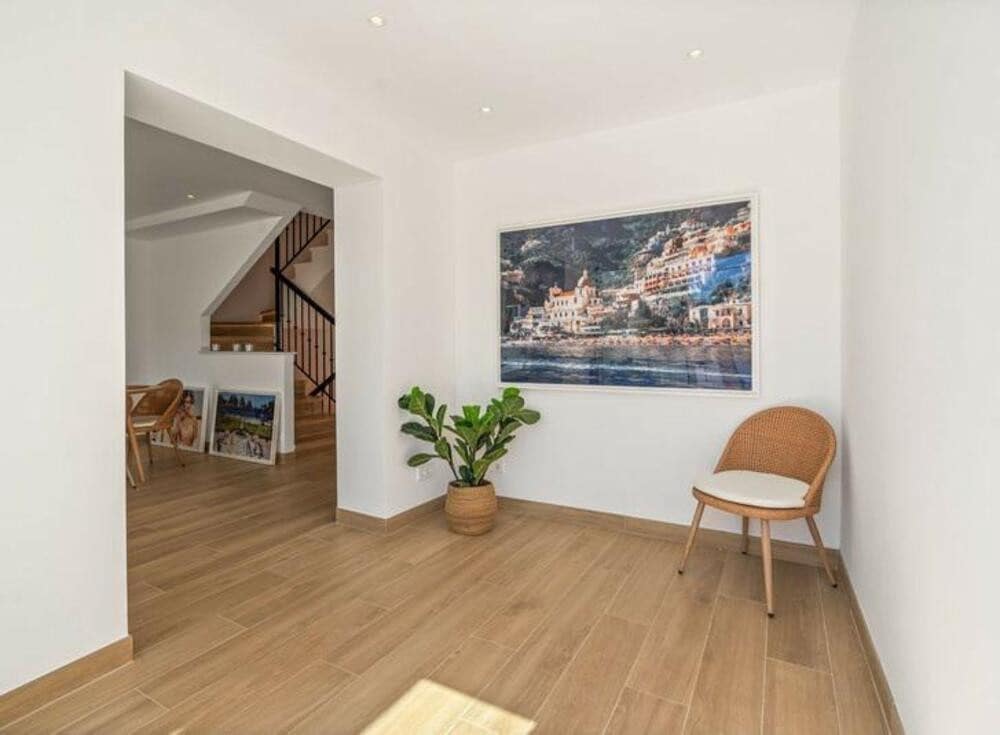 4 soverom Hus til salgs i Los Angeles med garasje - € 1 120 000 (Ref: 9646738)