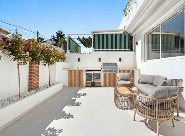 4 bedroom Townhouse for sale in Los Angeles, Marbella with garage - € 1,120,000 (Ref: 9646738)