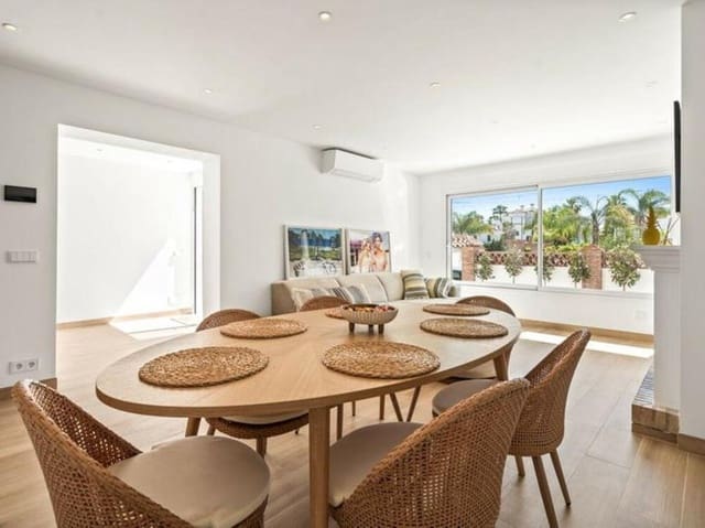 4 bedroom Townhouse for sale in Los Angeles, Marbella with garage - € 1,120,000 (Ref: 9646738)