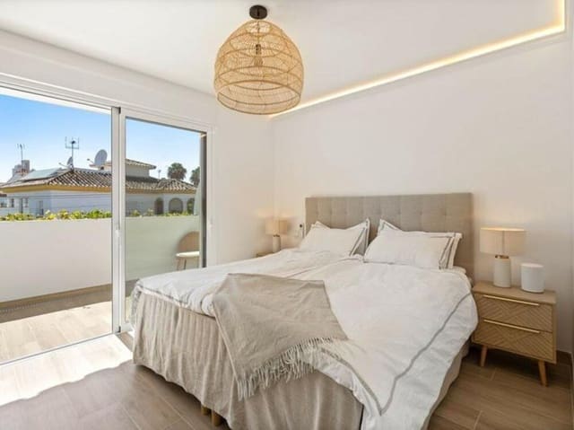 4 bedroom Townhouse for sale in Los Angeles, Marbella with garage - € 1,120,000 (Ref: 9646738)