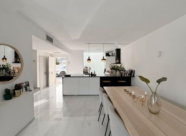 3 soverom Hus til salgs i Los Naranjos, Marbella med svømmebasseng garasje - € 799 000 (Ref: 9646739)