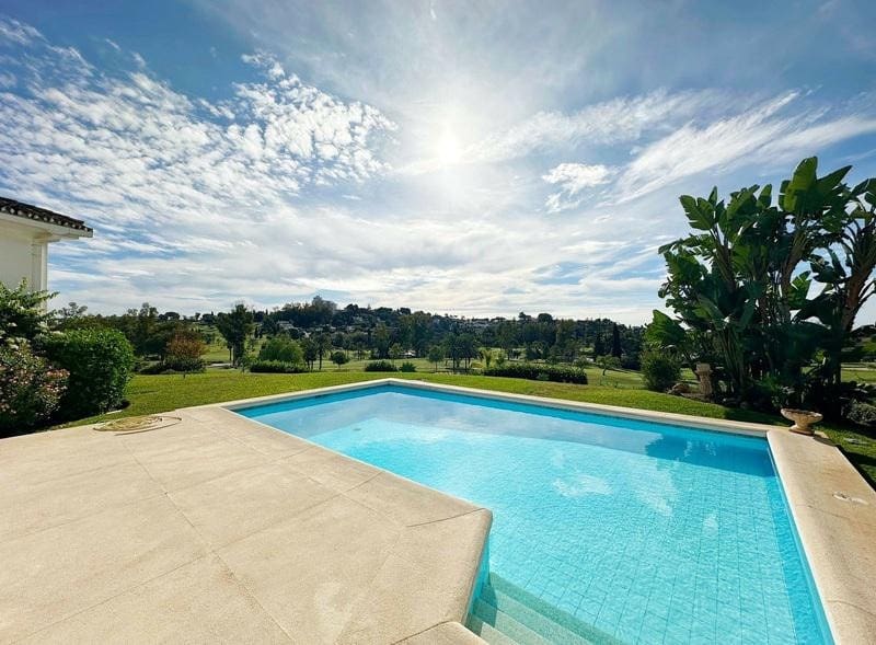 Chalet de 4 habitaciones en Benahavís en alquiler con piscina garaje - 6.500 € (Ref: 9651013)