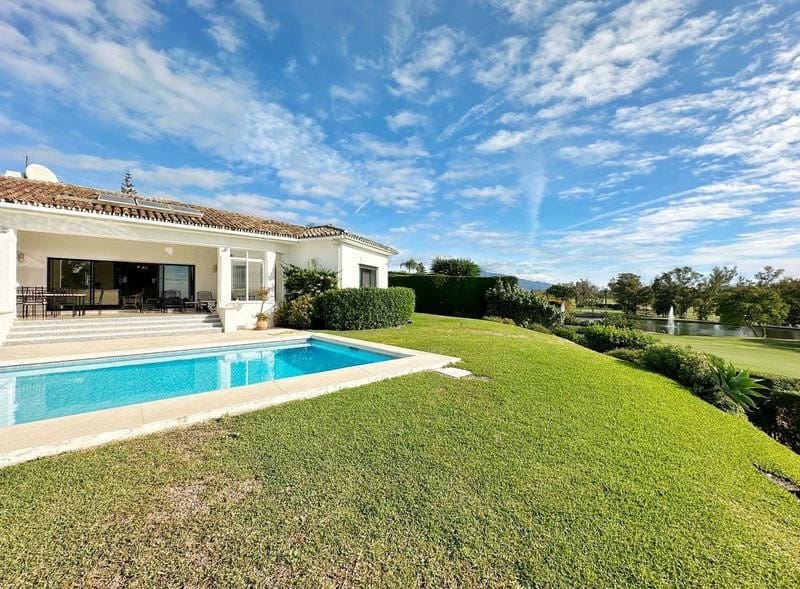 Chalet de 4 habitaciones en Benahavís en alquiler con piscina garaje - 6.500 € (Ref: 9651013)