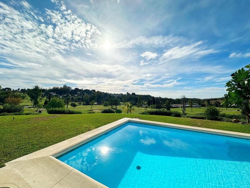 Chalet de 4 habitaciones en Benahavís en alquiler con piscina garaje - 6.500 € (Ref: 9651013)