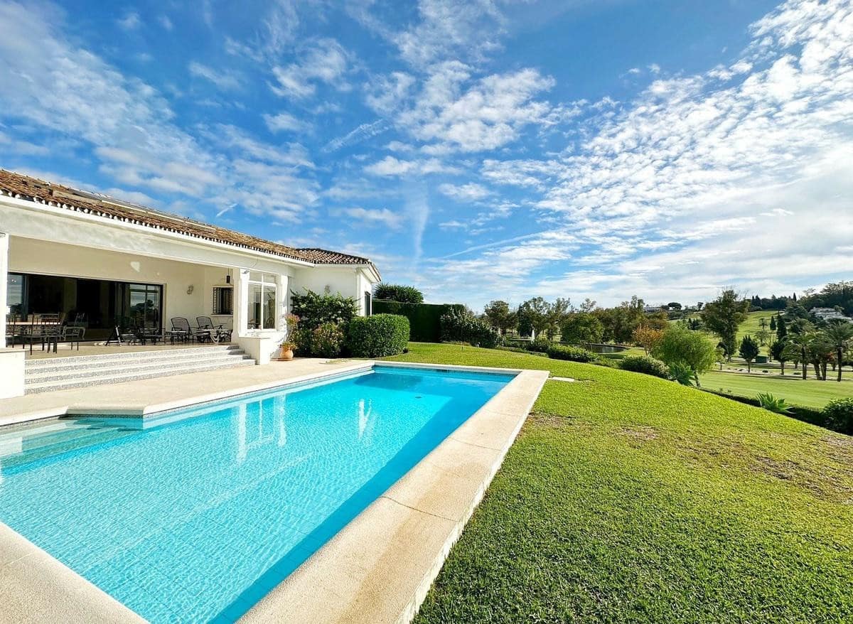 Chalet de 4 habitaciones en Benahavís en alquiler con piscina garaje - 6.500 € (Ref: 9651013)