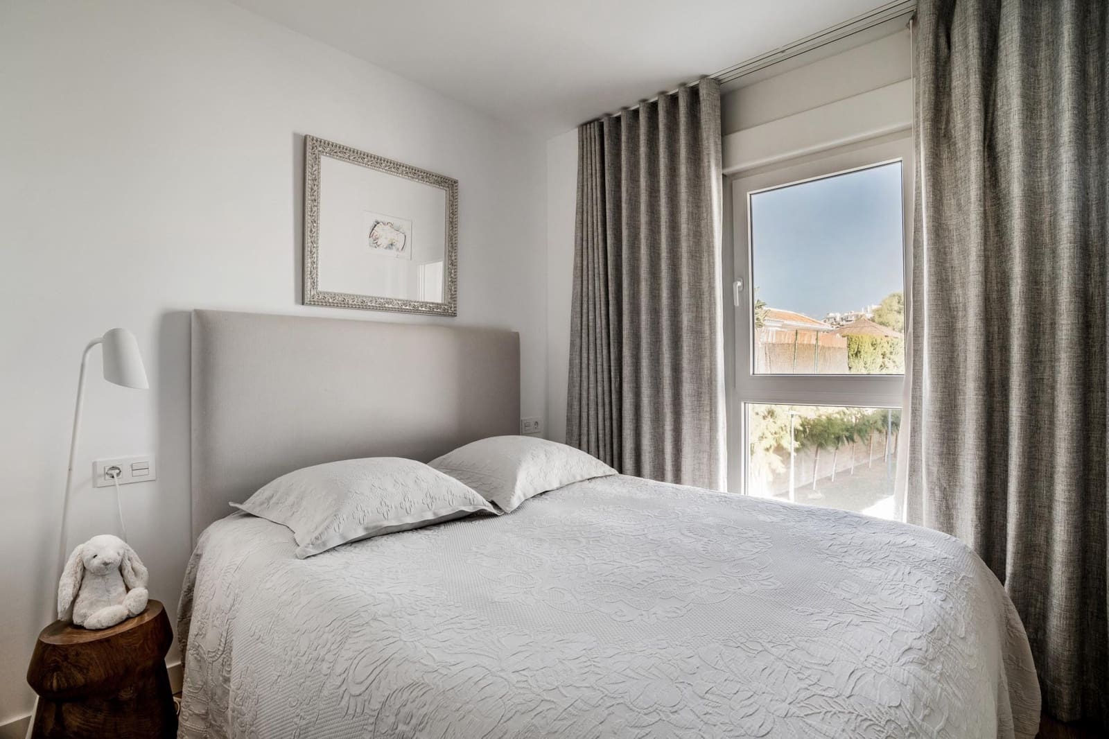 3 soveværelse Byhus til leje i Mijas Costa med swimmingpool garage - € 5.000 (Ref: 9651015)