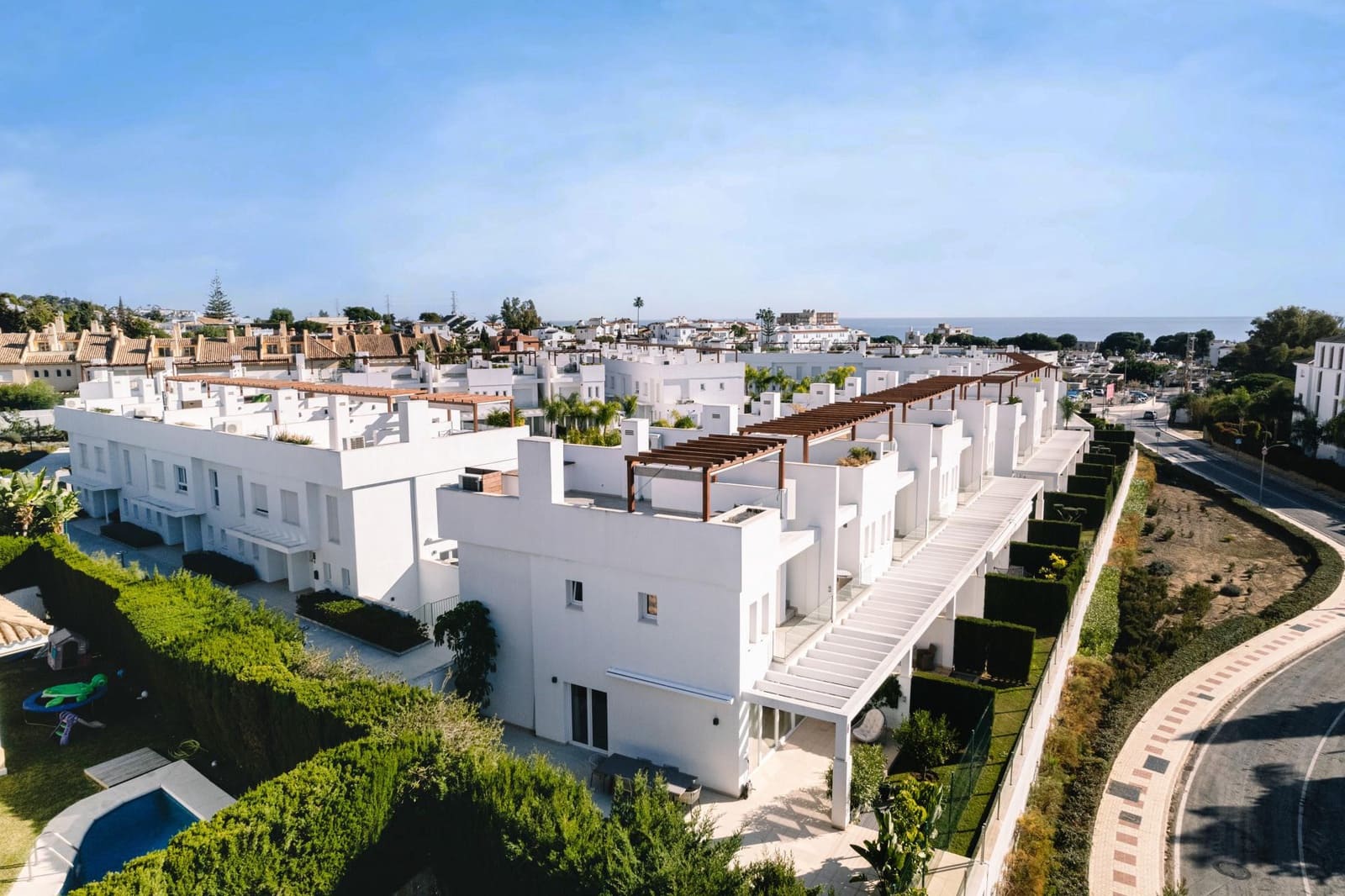 3 soveværelse Byhus til leje i Mijas Costa med swimmingpool garage - € 5.000 (Ref: 9651015)