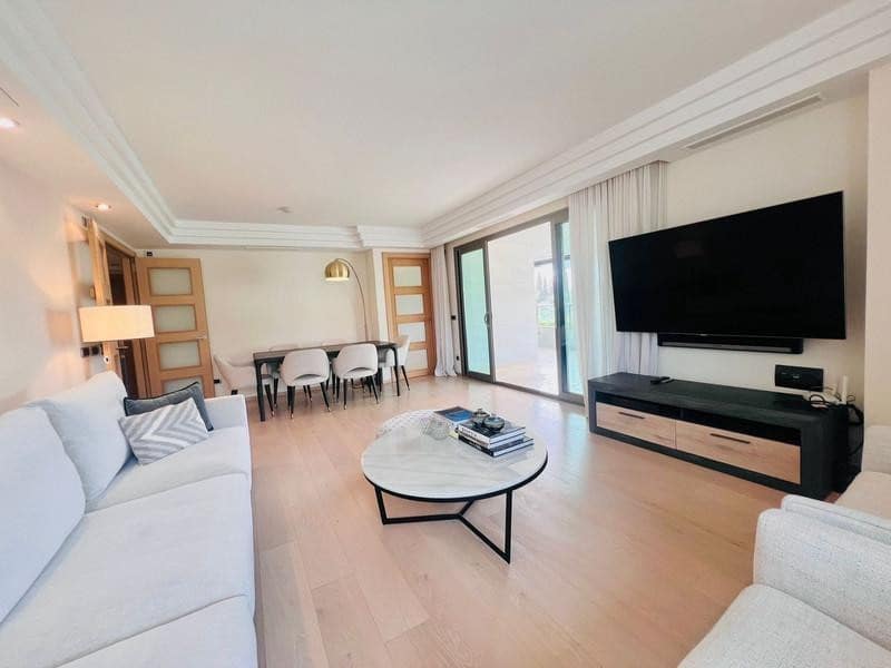 2 soveværelse Lejlighed til leje i Marbella med swimmingpool garage - € 3.000 (Ref: 9651016)