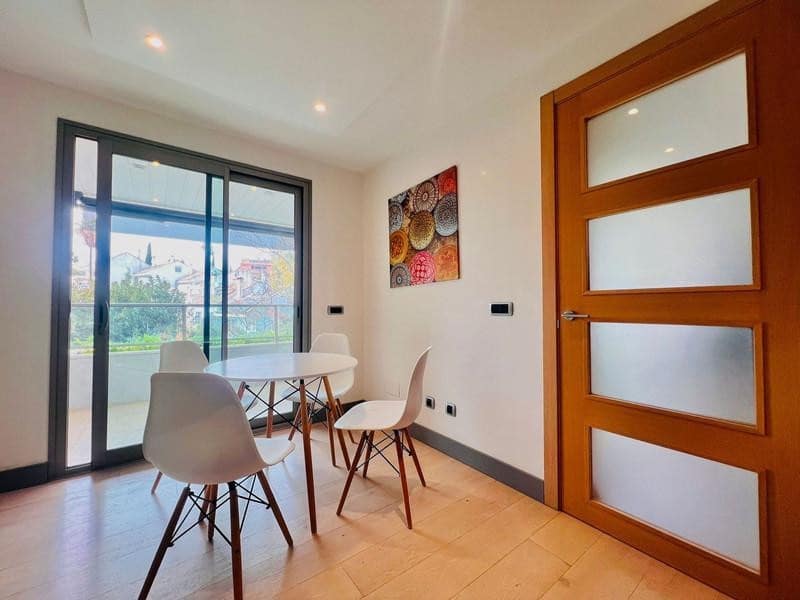 2 soveværelse Lejlighed til leje i Marbella med swimmingpool garage - € 3.000 (Ref: 9651016)