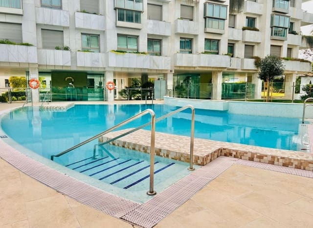 2 soveværelse Lejlighed til leje i La Carolina - Guadalpín, Marbella med swimmingpool garage - € 3.000 (Ref: 9651016)