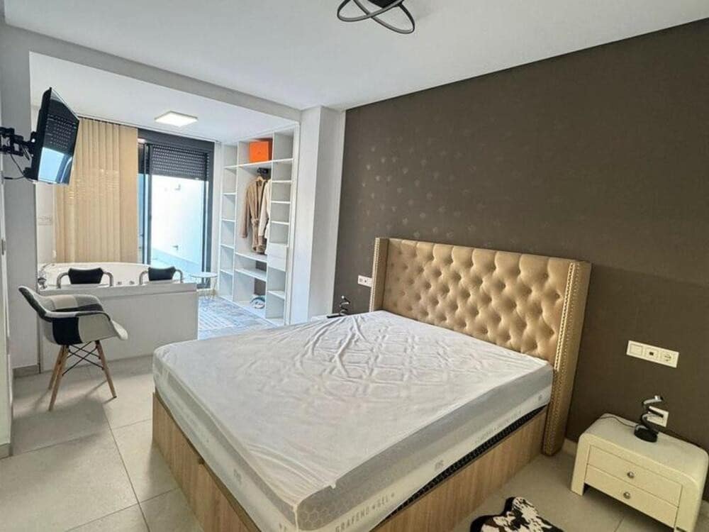 3 Zimmer Apartment zu vermieten in La Quinta mit Pool Garage - 2.800 € (Ref: 9651018)