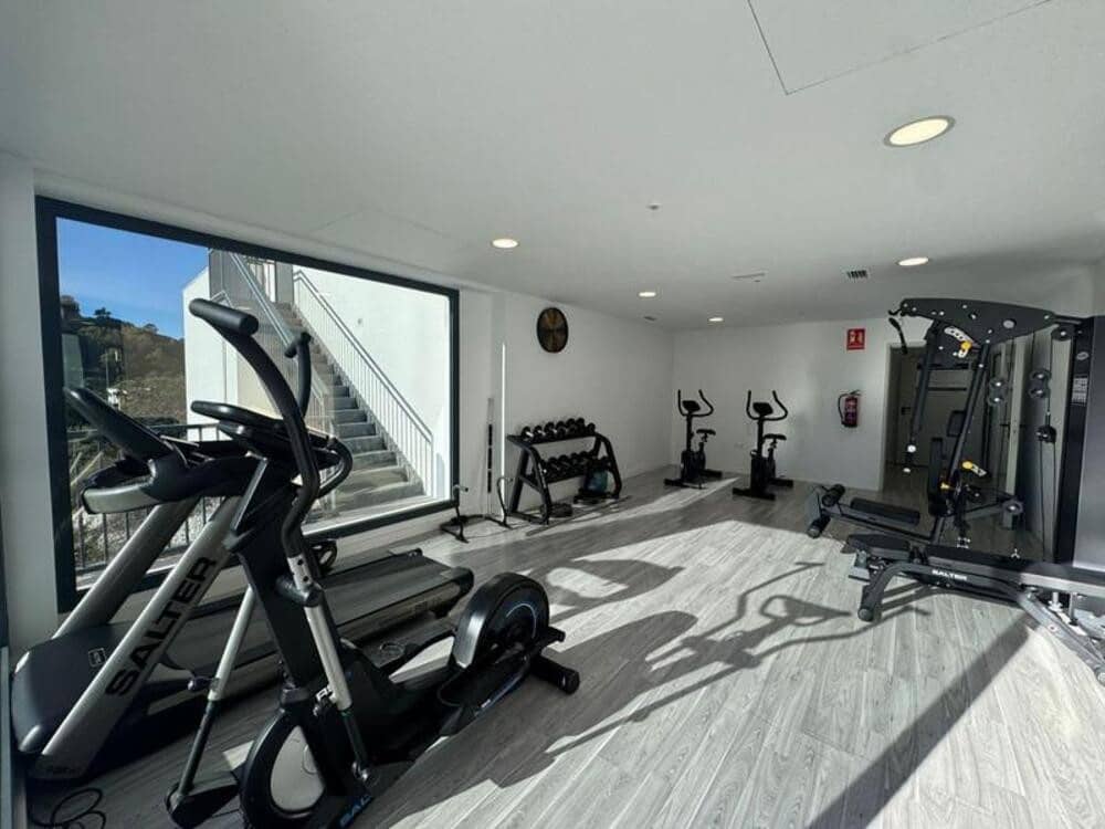 3 Zimmer Apartment zu vermieten in La Quinta mit Pool Garage - 2.800 € (Ref: 9651018)