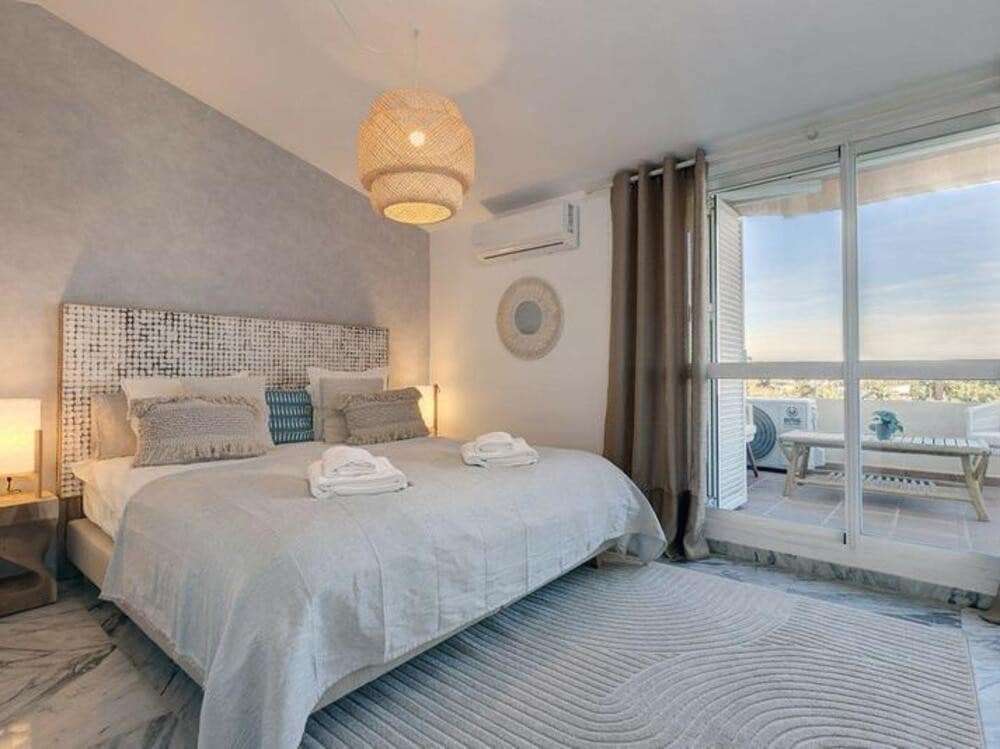 5 quarto Penthouse para venda em Marbella com piscina garagem - 860 000 € (Ref: 9654502)