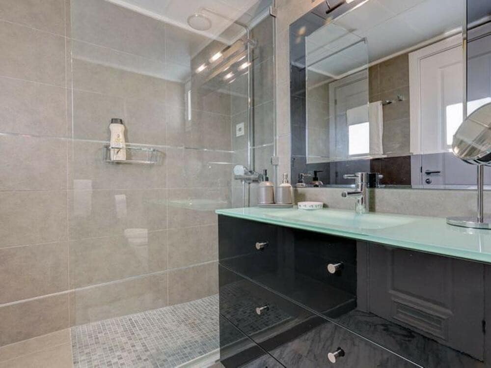 5 quarto Penthouse para venda em Marbella com piscina garagem - 860 000 € (Ref: 9654502)