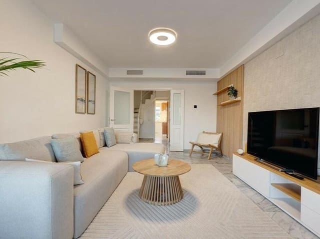 5 quarto Penthouse para venda em Bahía de Marbella, Marbella com piscina garagem - 860 000 € (Ref: 9654502)